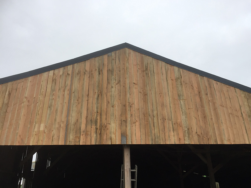 Bardage en bois sur bâtiment agricole 